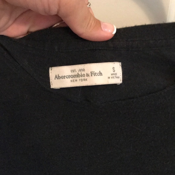 Plain Black Fitted Tee Shirt: Abercrombie & Fitch - Picture 4 of 4